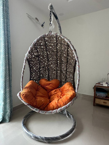 Hanging chair (កៅអីលំអផ្ទះ)