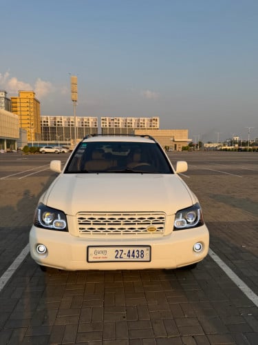 Highlander 4ម៉ាសុីនប៉ុង1ពណ៍ស ឆ្នាំ2004