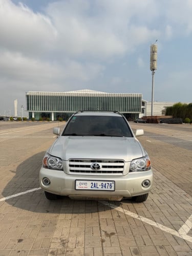 Highlander 4ម៉ាសុីន ប៉ុង1 ពណ៍ទឹកប្រាក់ ឆ្នាំ2004