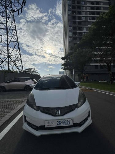 Honda fit មានពន្ធ