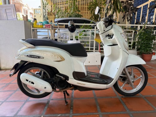 Honda Scoopyi wite color 2020