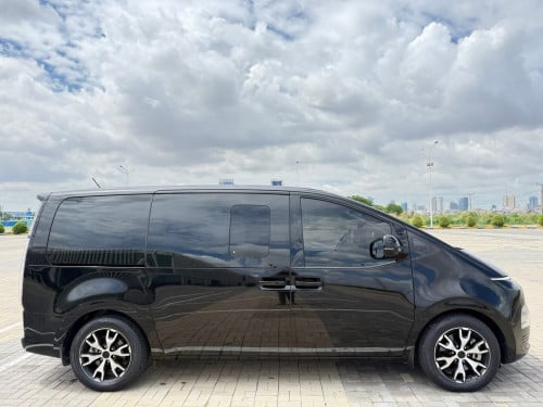 Hyundai Staria  2022 11 seat full option