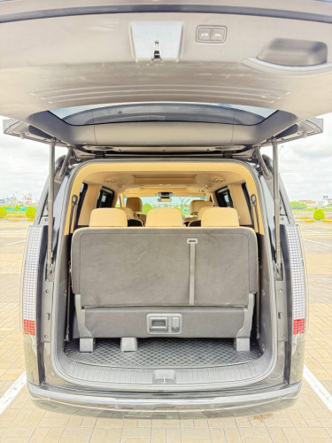 Hyundai Staria  2022 11 seat full option