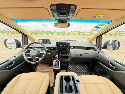 Hyundai Staria  2022 11 seat full option