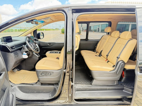 Hyundai Staria  2022 11 seat full option