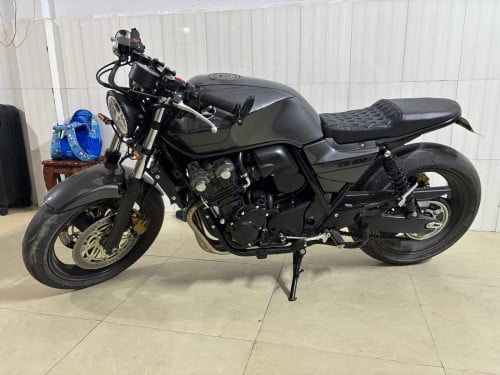 I need to sell Honda CB400ccប្រើប៊ិច ឆ្នាំខ្ពស់ ម៉ូតូស្អាត លេងសំបកស្អិត