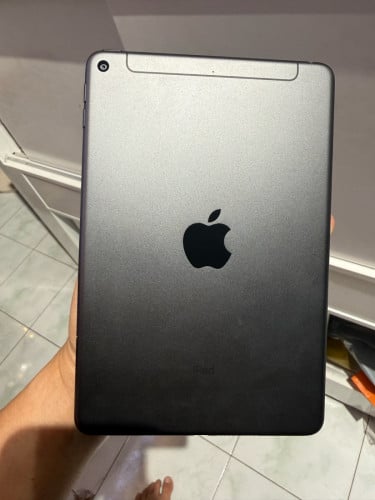 iPad Mini 5 ប្រើSim 64GB ( Look like new) 99%