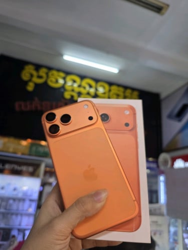 iPhone 17pro max 256G sim2 ថ្ម100% សាកបាន58ដង(អុចក្នុងcameraមុខតូចតិចៗ)ក្រៅពីនឹងផ្លឹងខ្ចីញ៉េញ