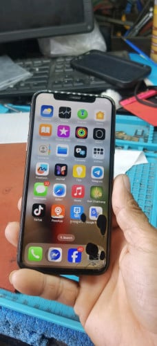 iPhone xs 64 ពណ៌gold អេក្រង់សុីន ជាំខាងក្រោម no icloud