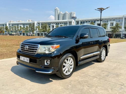 Land Cruiser 2012 V8 VIP Full ម៉ាស៊ូត Diesel គ្រឿងហ្សុីន