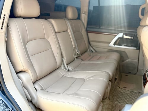 Land Cruiser 2012 V8 VIP Full ម៉ាស៊ូត Diesel គ្រឿងហ្សុីន