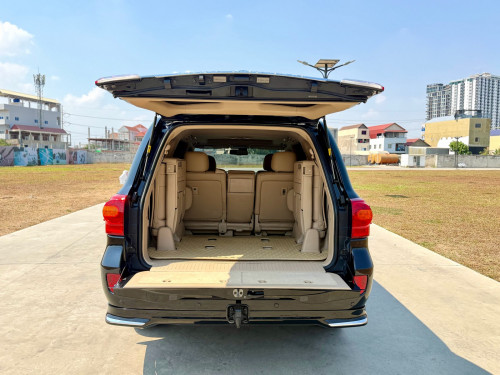 Land Cruiser 2012 V8 VIP Full ម៉ាស៊ូត Diesel គ្រឿងហ្សុីន