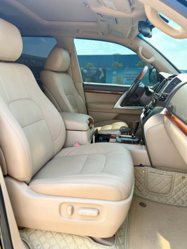 Land Cruiser 2012 V8 VIP Full ម៉ាស៊ូត Diesel គ្រឿងហ្សុីន