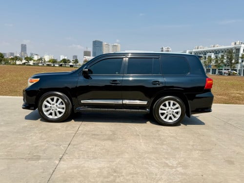 Land Cruiser 2012 V8 VIP Full ម៉ាស៊ូត Diesel គ្រឿងហ្សុីន