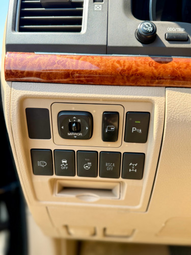 Land Cruiser 2012 V8 VIP Full ម៉ាស៊ូត Diesel គ្រឿងហ្សុីន