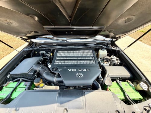 Land Cruiser 2012 V8 VIP Full ម៉ាស៊ូត Diesel គ្រឿងហ្សុីន