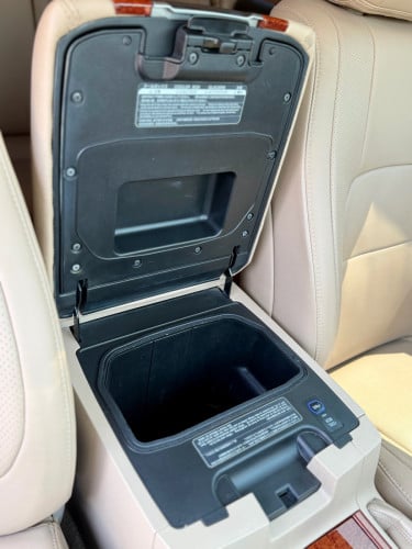 Land Cruiser 2012 V8 VIP Full ម៉ាស៊ូត Diesel គ្រឿងហ្សុីន