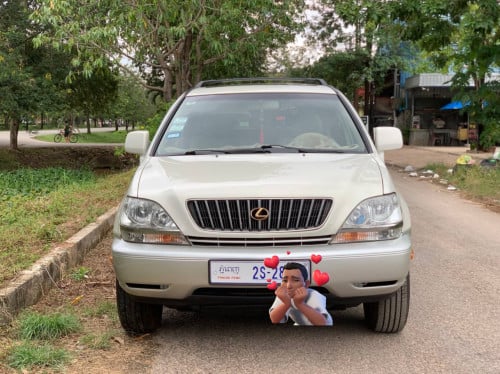 Lexus 00 ប៉ុង 1 នៅថ្មីណាស់ តម្លៃល្អទៀត