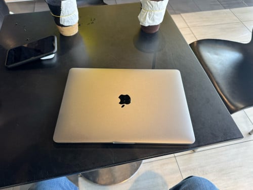 MacBook Pro 13.3 inch i7 16G/1TB