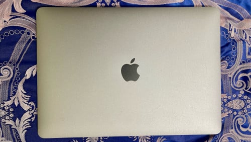 MacBook Pro 2020 99% 13.3inch 16GB 512GB