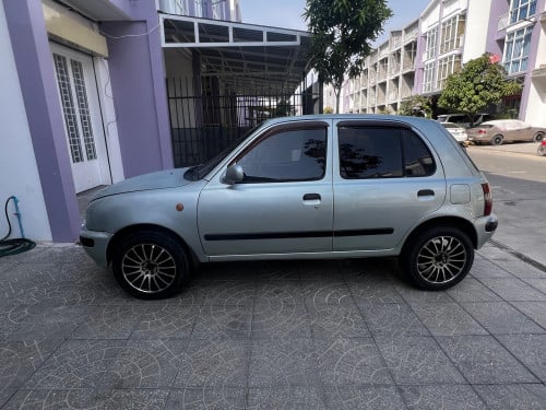 Nissan march 1995