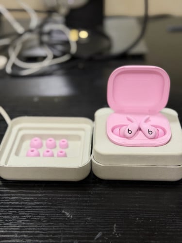 Powerbeats Fit 99.99% Pink