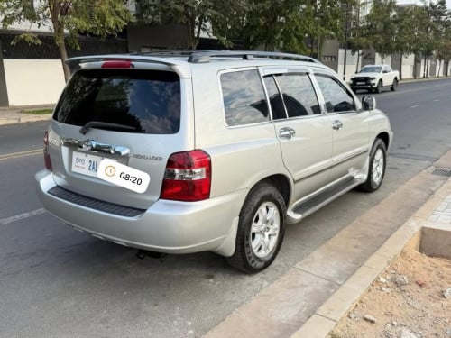 Toyota Highlander 03/4ម៉ាសុីនប៉ុងមួយ