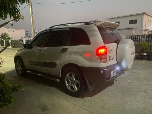 Toyota rav4-Lប៉ុង1-ស