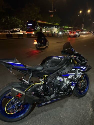 Yamaha r1