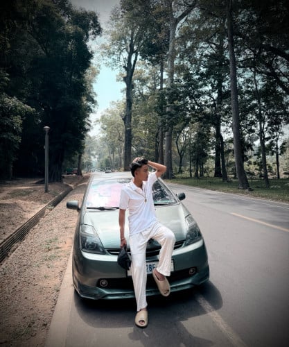 ចង់លក់ចេញវិញ ឡានប្រើផ្ទាល់ ។