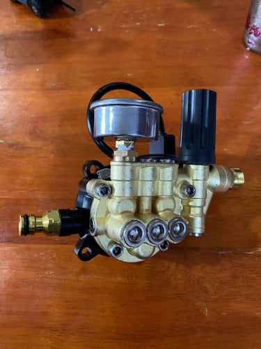 ក្បាល់ម៉ូទ័របាញ់ទឹកលៀងឡានម៉ូតូ