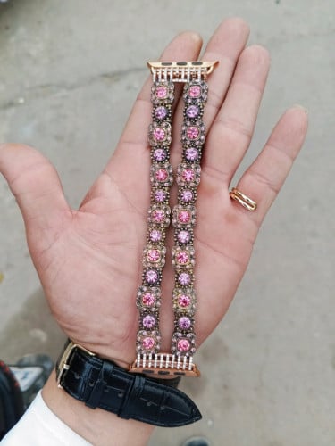 សុខសប្បាយហេងៗមើលឃើញដូចក្នុងរូប