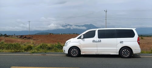 មានរថយន្តសម្រាប់ជួលទេសចរណ៍រឺក៍យកទៅបេីកខ្លួនឯងផ្ទាល់ក៏បាន