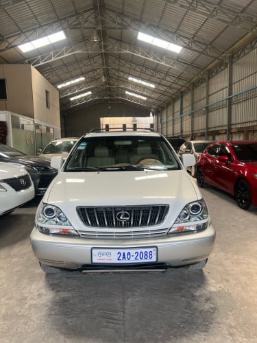 អេមហា៎ឆ្នាំ2002_ប៉ុង1_ពណ៍សកាំម៉ៃ_ក្នុងលឿងដោះគោ_ថ្មីលះRx300