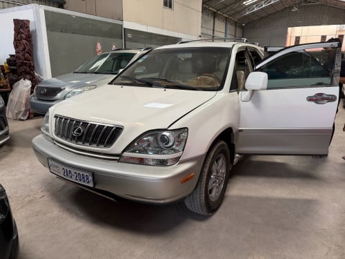 ម្ចាស់ដេីម​ 300 ឆ្នាំ​ 2002 ប៉ុង​1 ពណ៌​សកាំម៉ៃ​ ក្នុងលឿង​ ថ្មីខ្លាំងណាស់​