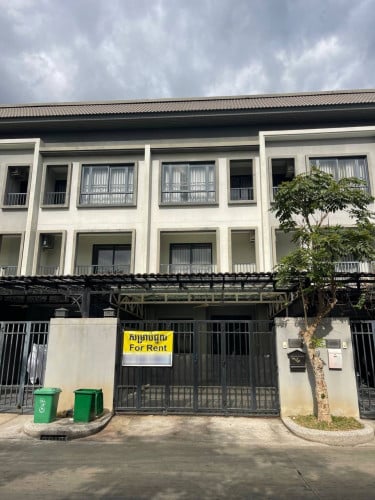 វីឡាកូនកាត់សំរាប់ជួលនៅបុរីជីបម៉ុង់ 598 / Link House for Rent at Borey Chip Mong Land, Park Land 598