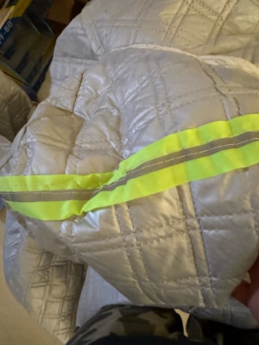 ក្រណាត់គ្របឡាន highlander ក្រាស់មាន 4 ជាន់ ហើយមានចំណាំងផ្លាត