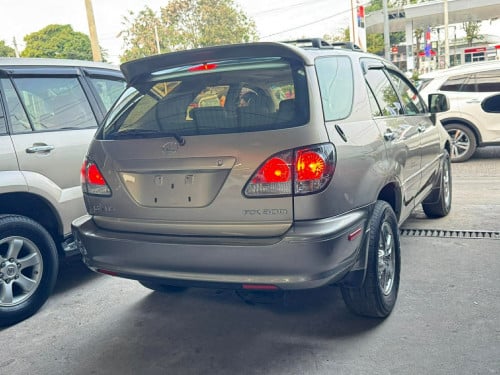 ឡានក្រដាសពន្ធ​ Lexus Rx300 ឆ្នាំ​ 2003 Full ប៉ុង​២​ ទឹកមាស​