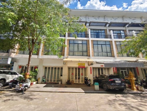ផ្ទះអាជីវកម្មសម្រាប់ជួល | Shophouse for Rent —ស្ថិតនៅគម្រោងបុរីប៉េងហួតបឹងស្នោ ប៉ូឡារីស2