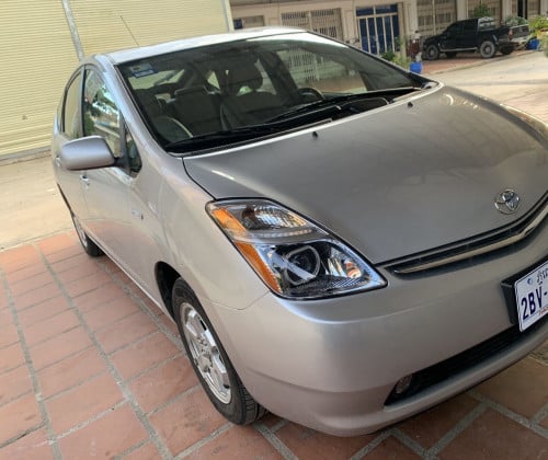 ឡានជួល​ ឡានព្រូសសំរាប់ជួល toyota prius for rent 丰田普锐斯招租 普锐斯出租