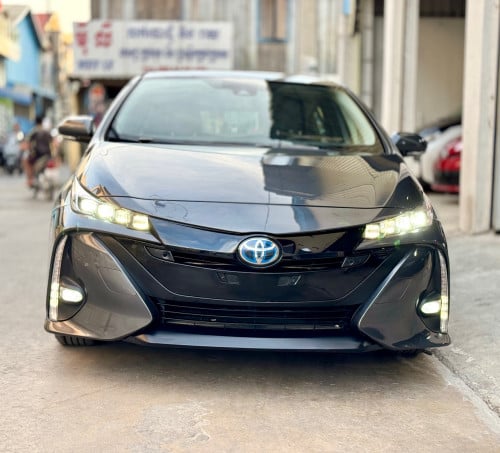 🚘 បង់រំលស់​១០០%ពុំចាំបាច់មានប្រាក់ចូលរួម​💰ការប្រាក់​0.65% 2017 Toyota Prius Prime Advanced