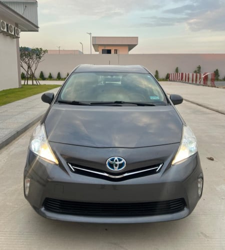 2012 Prius V ប្រផេះ option 3 កំពូលមេឡាន កាលី ពិត