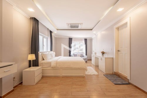 Fully Furnished 3 Bedrooms Apartment for Rent in BKK1 Area