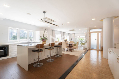 Fully Furnished 3 Bedrooms Apartment for Rent in BKK1 Area