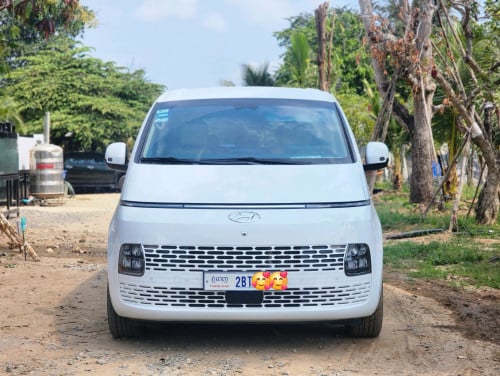 Hyundai Staria 2023(11កៅអី ឡានក្រុមហ៊ុន)