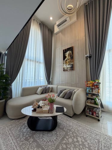 L Tower 271 condo for rent