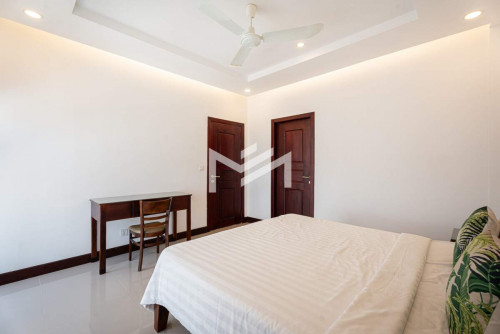 Modern 2 Bedrooms Apartment for RENT near BKK1 with Gym and Pool