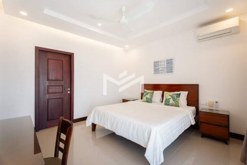 Modern 2 Bedrooms Apartment for RENT near BKK1 with Gym and Pool