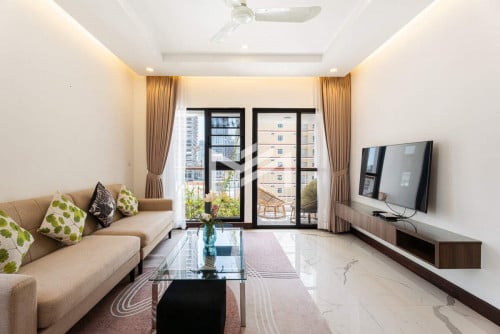 Modern 2 Bedrooms Apartment for RENT near BKK1 with Gym and Pool