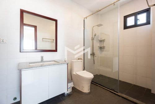 Modern 2 Bedrooms Apartment for RENT near BKK1 with Gym and Pool